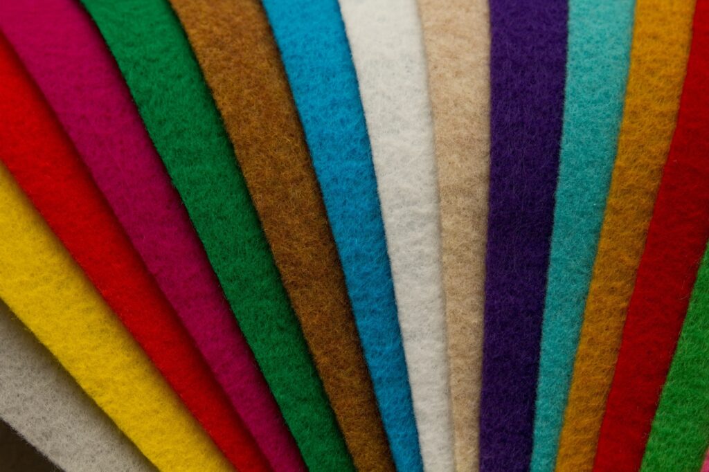 Factores que Definen la Calidad al Elegir Material de Fieltro